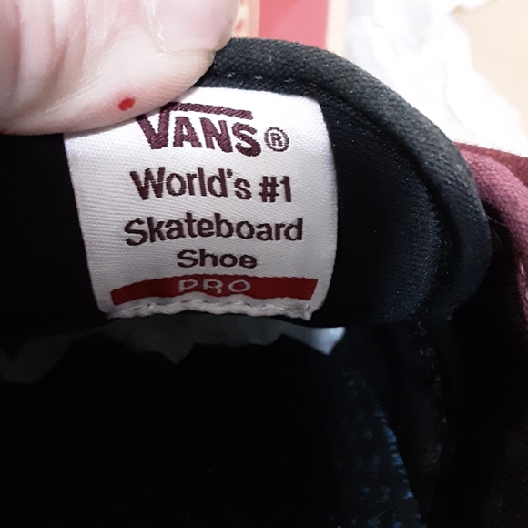 Shoes - Picture 6 of 7